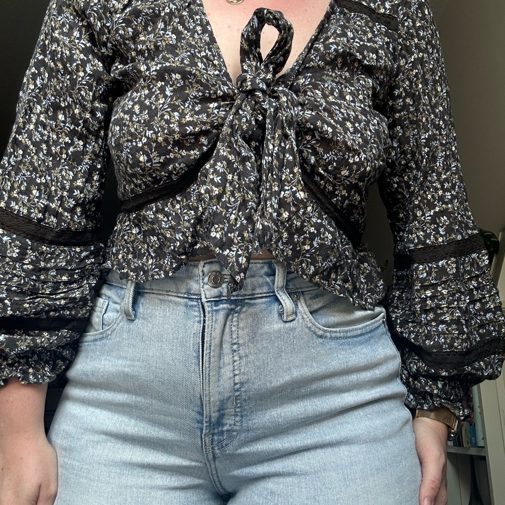 American Eagle Outfitters Black Floral Tie-Front Blouse